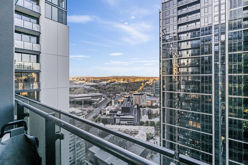 Stylish Southbank Apartment with Premium Amenities & City Convenience