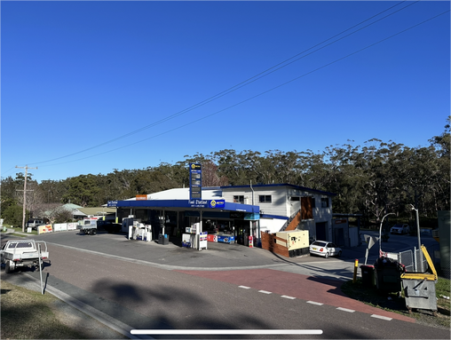 SUPERMARKET / SERVICE STATION & ROADHOUSE