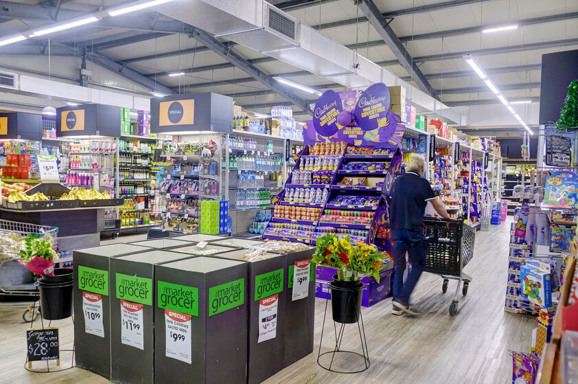 SUPERMARKET / SERVICE STATION & ROADHOUSE