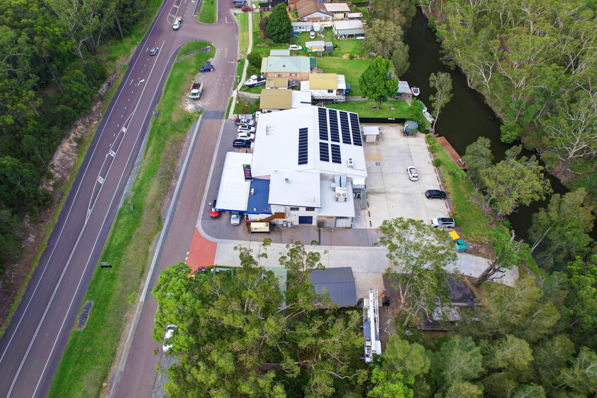 SUPERMARKET / SERVICE STATION & ROADHOUSE