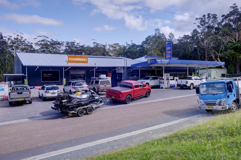 SUPERMARKET / SERVICE STATION & ROADHOUSE