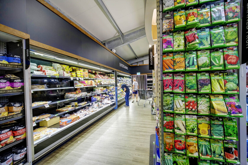 SUPERMARKET / SERVICE STATION & ROADHOUSE