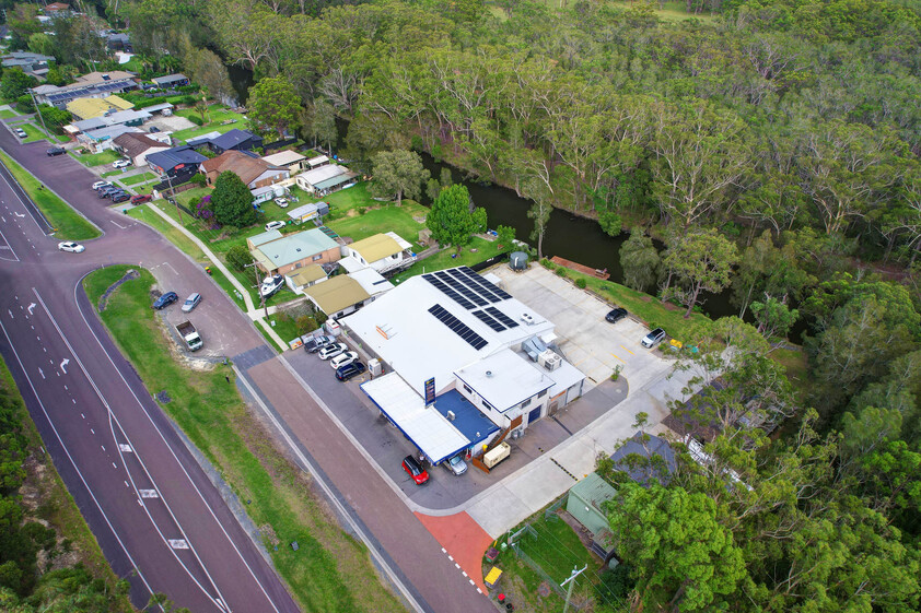 SUPERMARKET / SERVICE STATION & ROADHOUSE