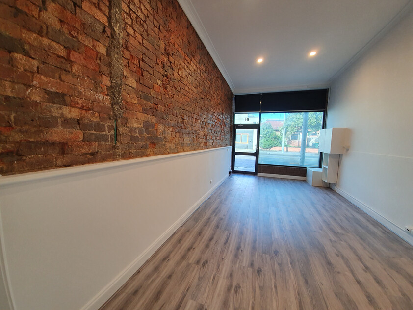 Very Nice Shop/Office in a great location