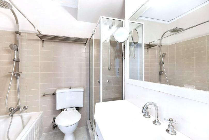 Spacious 2 Bedroom Apartment in the heart of the CBD at 27 Park St Sydney.