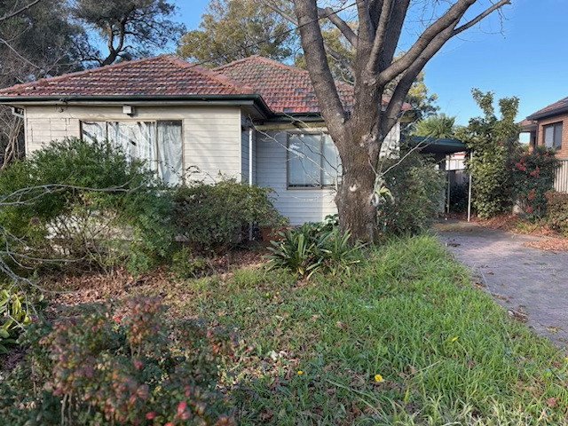 R2 med density: approx 550m to Regents Park TRAIN, Site Build- 6 TOWNHOUSES or GRAND RESIDENCE