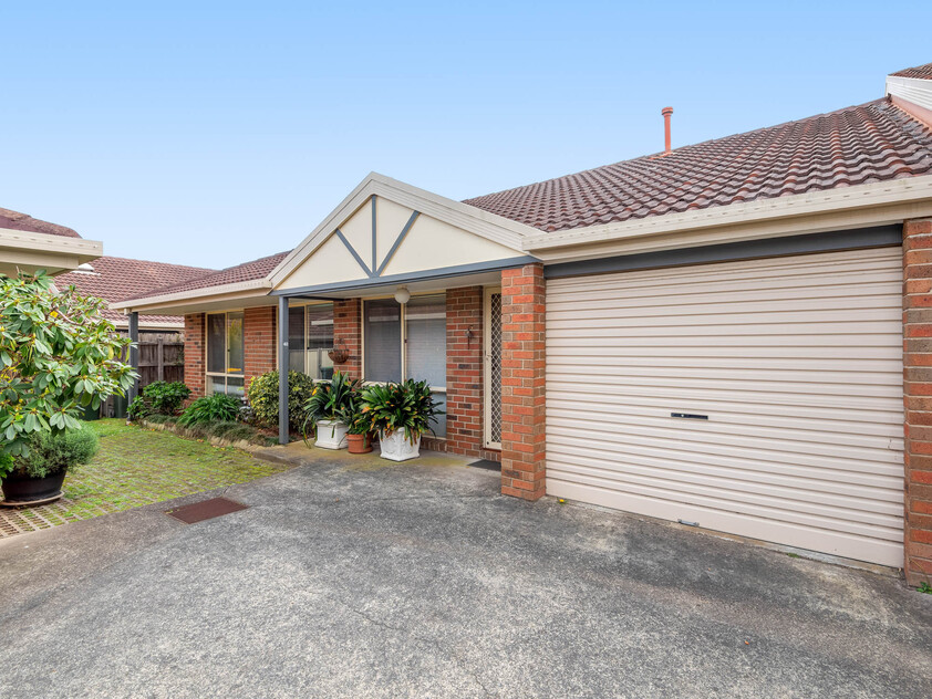 Your Carefree Lifestyle Awaits: Spacious, Freehold Living in Blackburn South