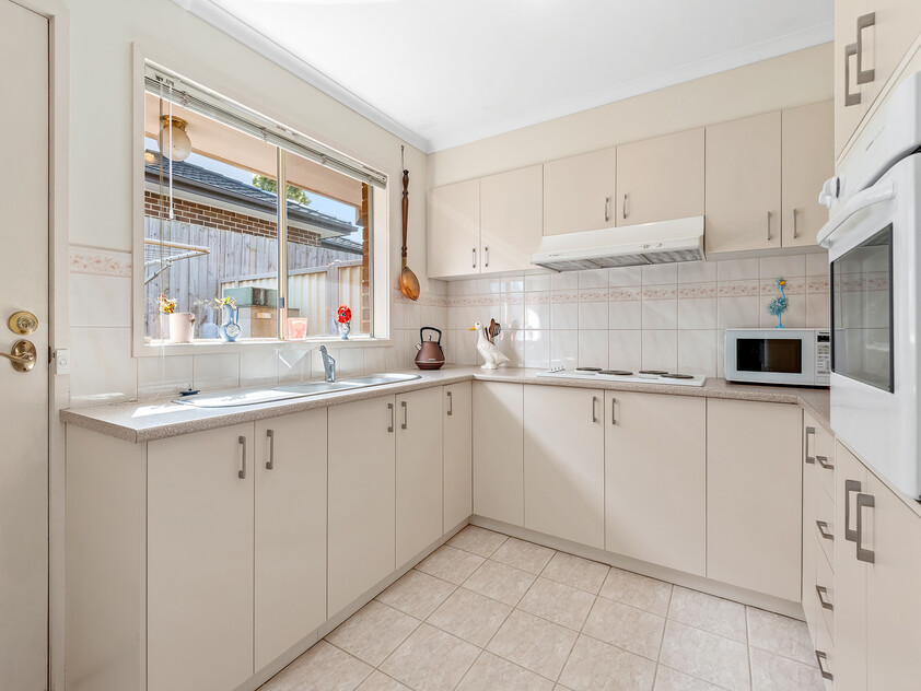 Your Carefree Lifestyle Awaits: Spacious, Freehold Living in Blackburn South