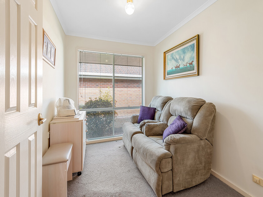 Your Carefree Lifestyle Awaits: Spacious, Freehold Living in Blackburn South