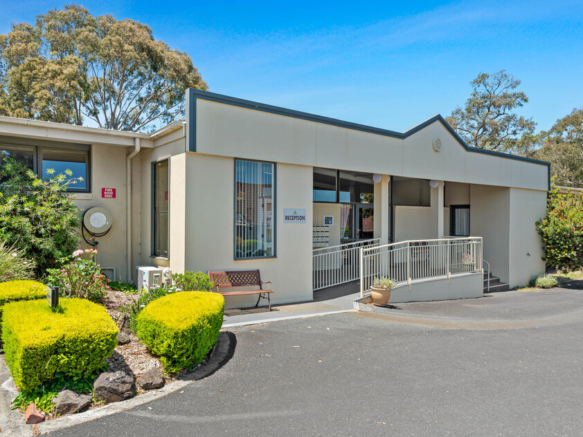 Your Carefree Lifestyle Awaits: Spacious, Freehold Living in Blackburn South