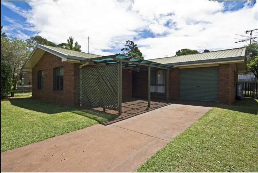 Spacious 3 Bedroom Family home in Darling Heights