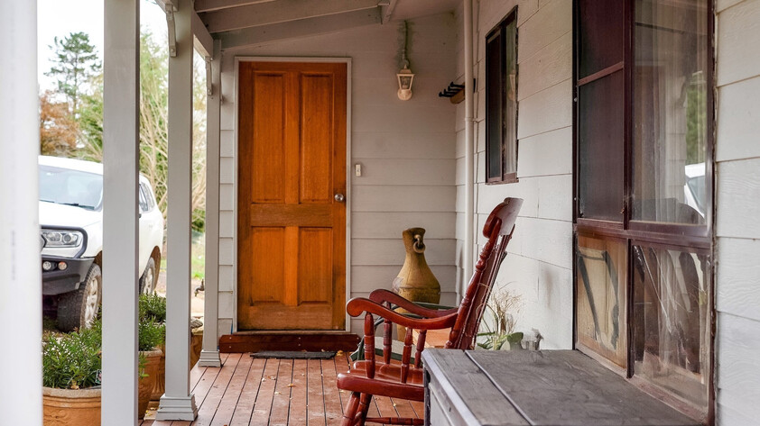 (PENDING) RIVER FRONT AGREAGE with| Renovated Home |EQUINE FACILITIES