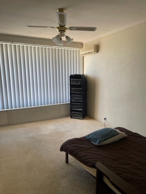 Refurbished Large One Bedroom PLUS small study, Apartment unit with Large Living area , Great location.