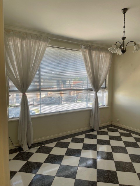 Refurbished Large One Bedroom PLUS small study, Apartment unit with Large Living area , Great location.