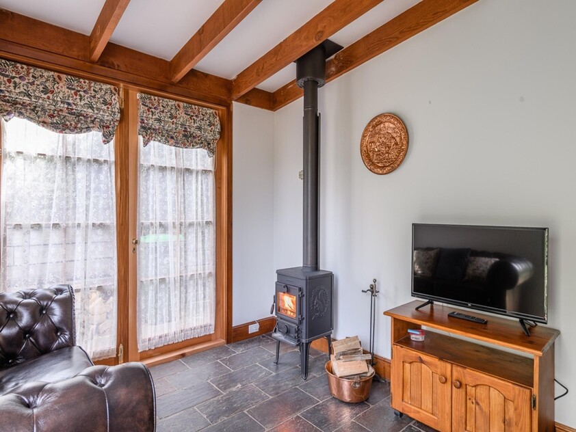 ENJOY VILLAGE LIFE IN FRIENDLY HISTORIC RICHMOND a short drive to Hobart & Airport. 2 CO-JOINED COTTAGES CONVICT BUILT 1823. MULTIPLE OPTION PROPERTY.