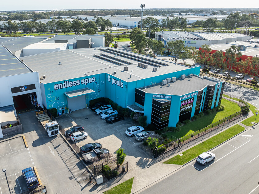 Prime Showroom & Warehouse with Exceptional Highway Frontage