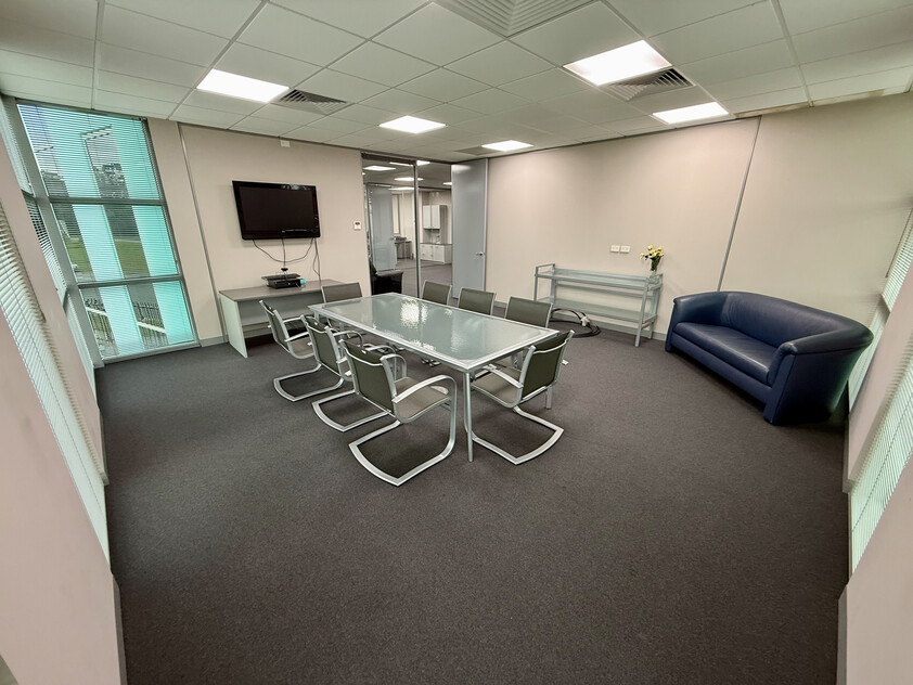 Prime Showroom & Warehouse with Exceptional Highway Frontage
