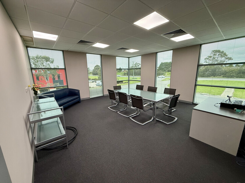 Prime Showroom & Warehouse with Exceptional Highway Frontage