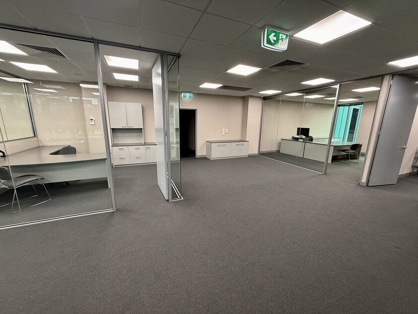 Prime Showroom & Warehouse with Exceptional Highway Frontage