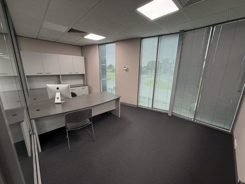 Prime Showroom & Warehouse with Exceptional Highway Frontage