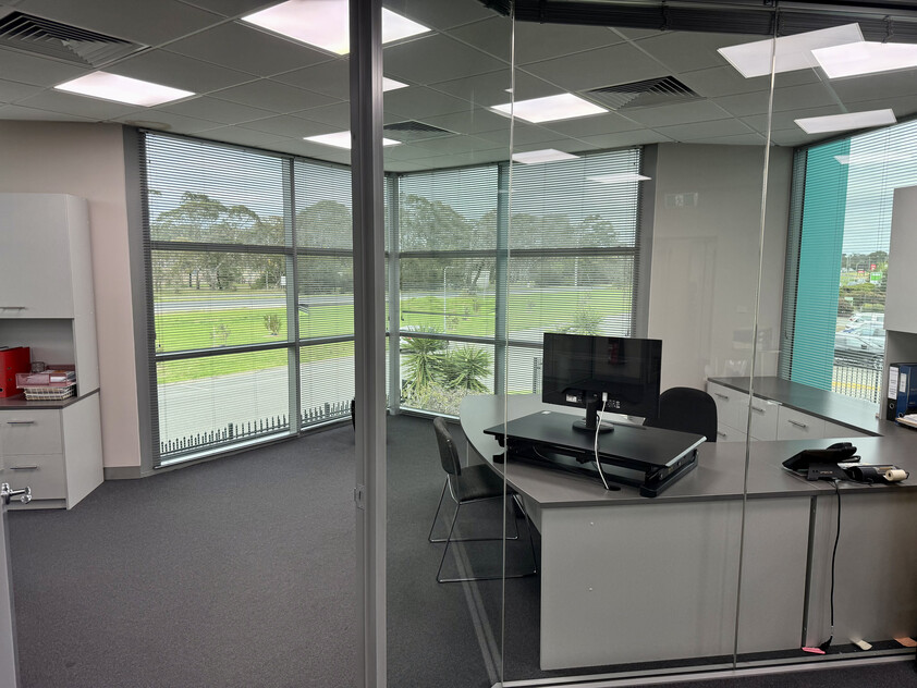 Prime Showroom & Warehouse with Exceptional Highway Frontage