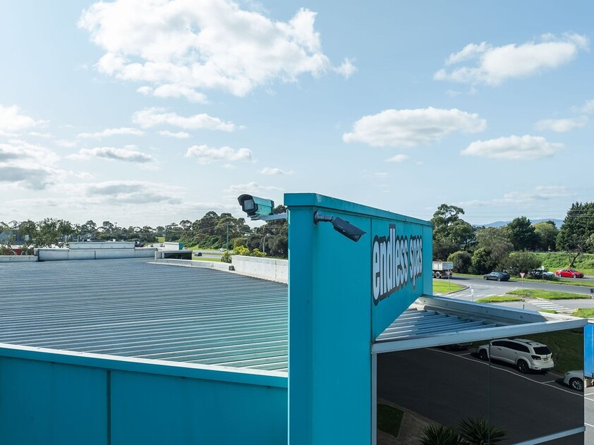 Prime Showroom & Warehouse with Exceptional Highway Frontage