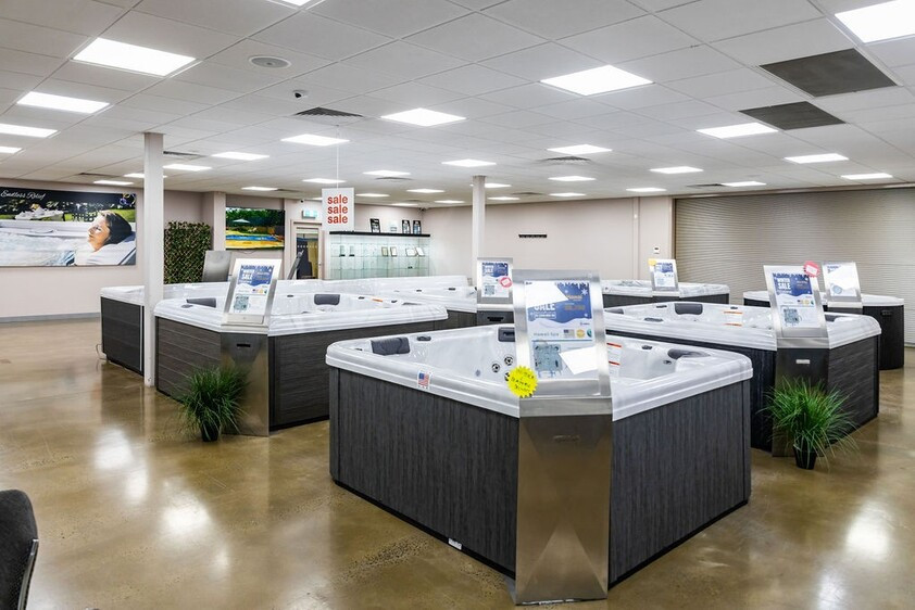 Prime Showroom & Warehouse with Exceptional Highway Frontage