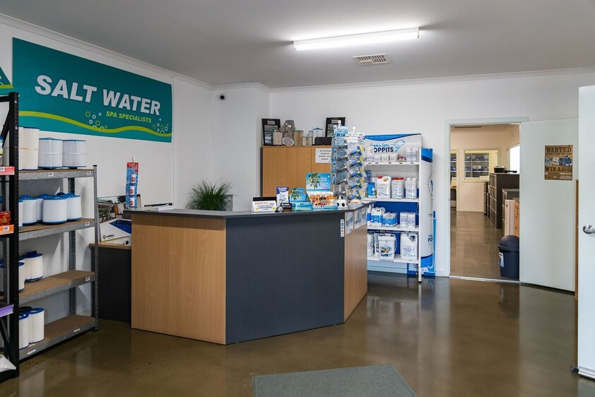 Prime Showroom & Warehouse with Exceptional Highway Frontage