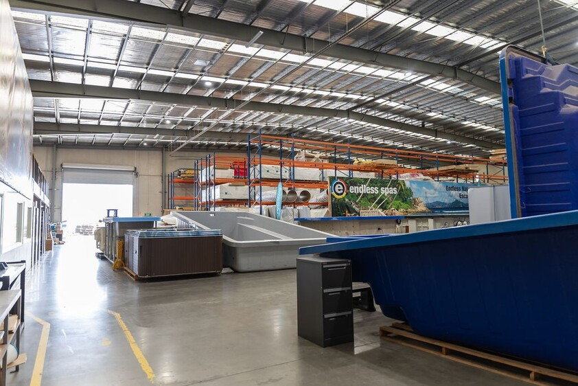 Prime Showroom & Warehouse with Exceptional Highway Frontage