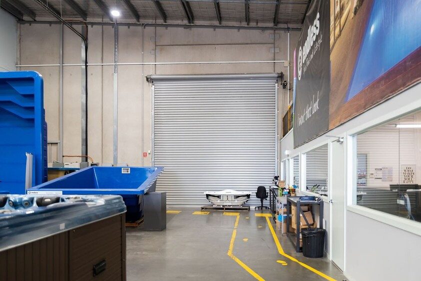Prime Showroom & Warehouse with Exceptional Highway Frontage