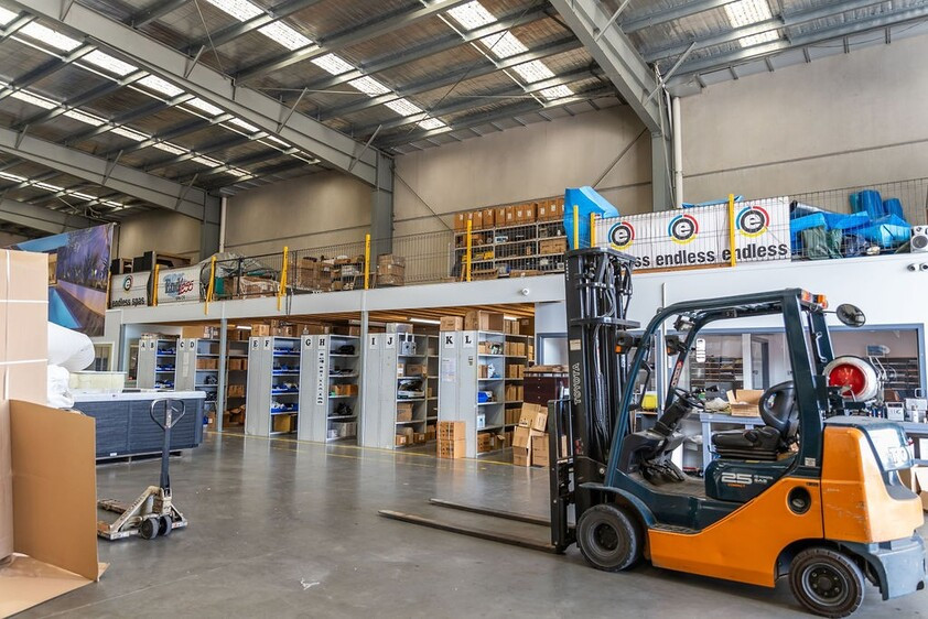 Prime Showroom & Warehouse with Exceptional Highway Frontage