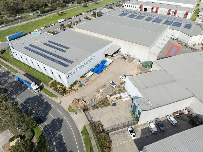 Prime Showroom & Warehouse with Exceptional Highway Frontage