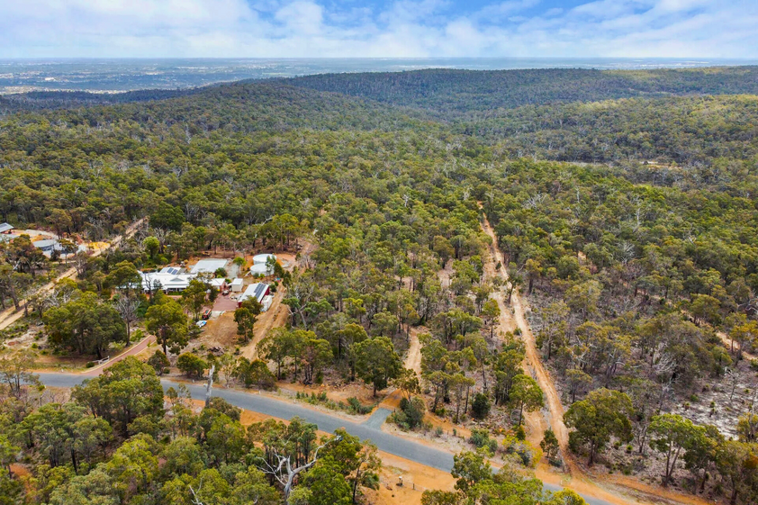 Parkerville Bushland Retreat 5.5 Acres Backing onto National Park