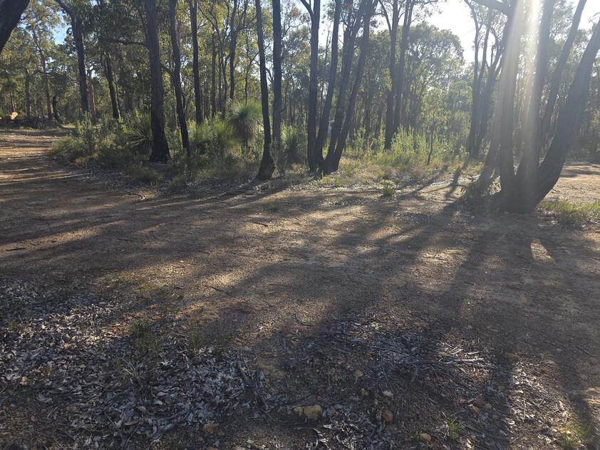 Parkerville Bushland Retreat 5.5 Acres Backing onto National Park