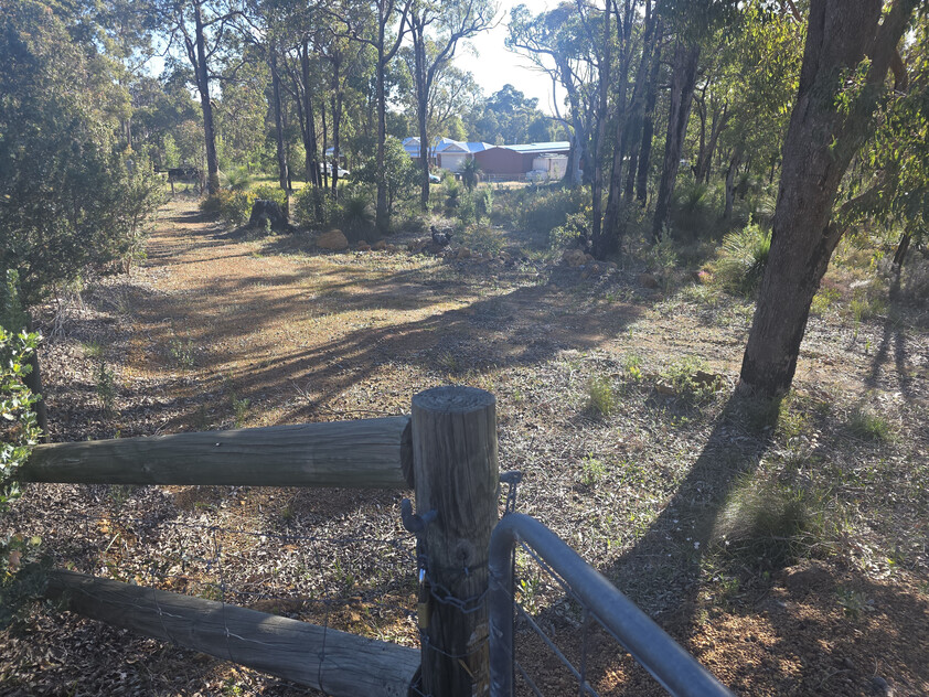 Parkerville Bushland Retreat 5.5 Acres Backing onto National Park