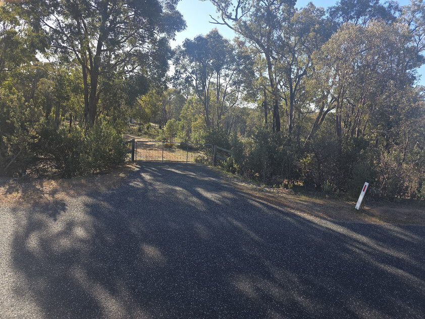 Parkerville Bushland Retreat 5.5 Acres Backing onto National Park
