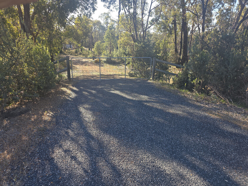 Parkerville Bushland Retreat 5.5 Acres Backing onto National Park