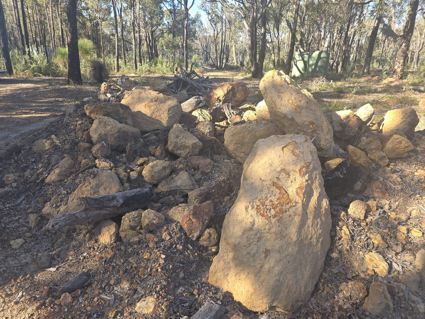 Parkerville Bushland Retreat 5.5 Acres Backing onto National Park
