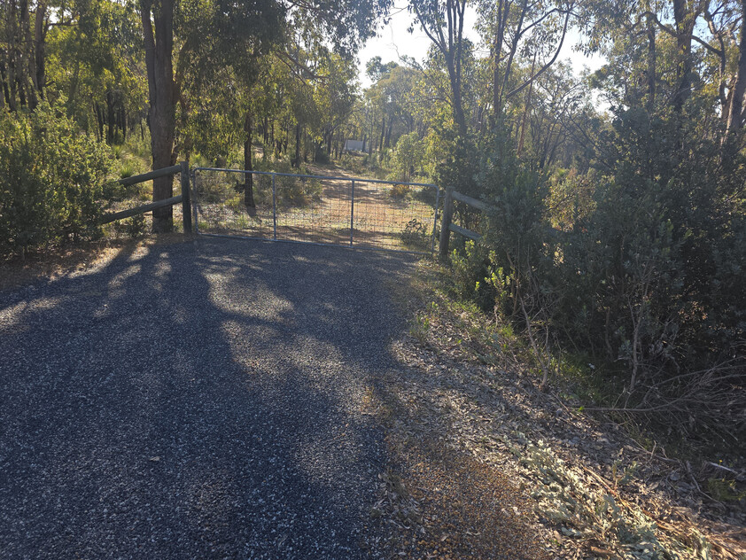 Parkerville Bushland Retreat 5.5 Acres Backing onto National Park