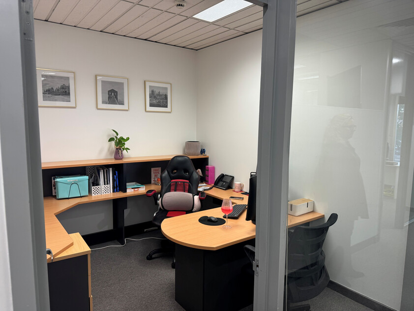 First Floor Offices with Amazing Exposure - READY TO MOVE INTO!