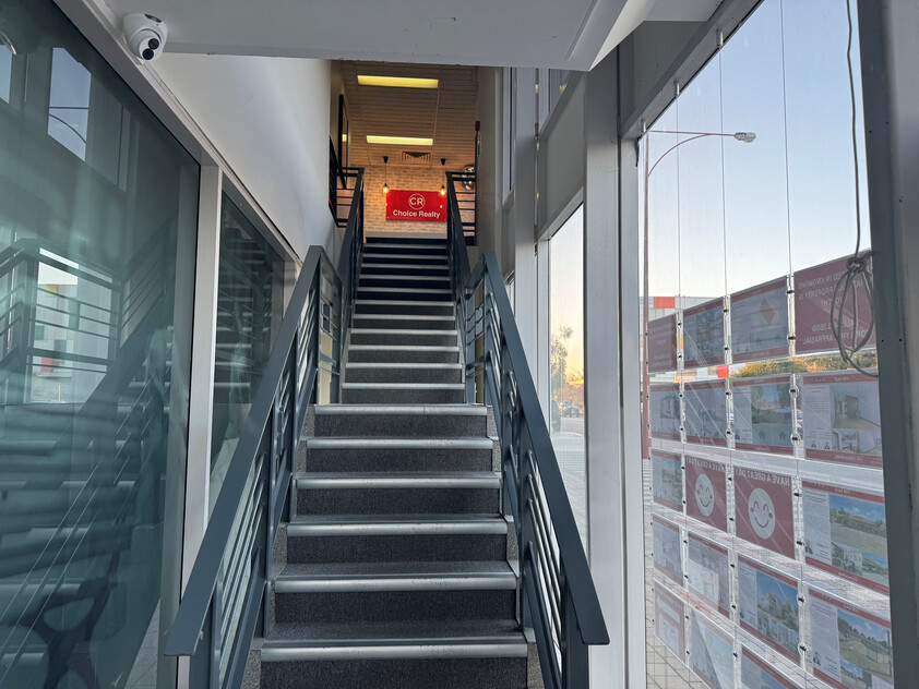 First Floor Offices with Amazing Exposure - READY TO MOVE INTO!