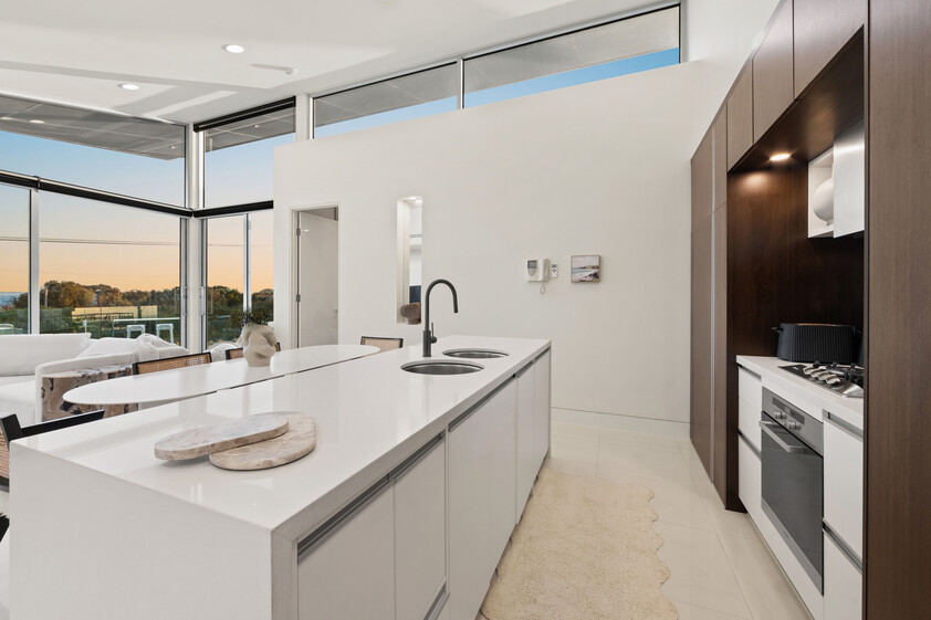180’ Bay Views