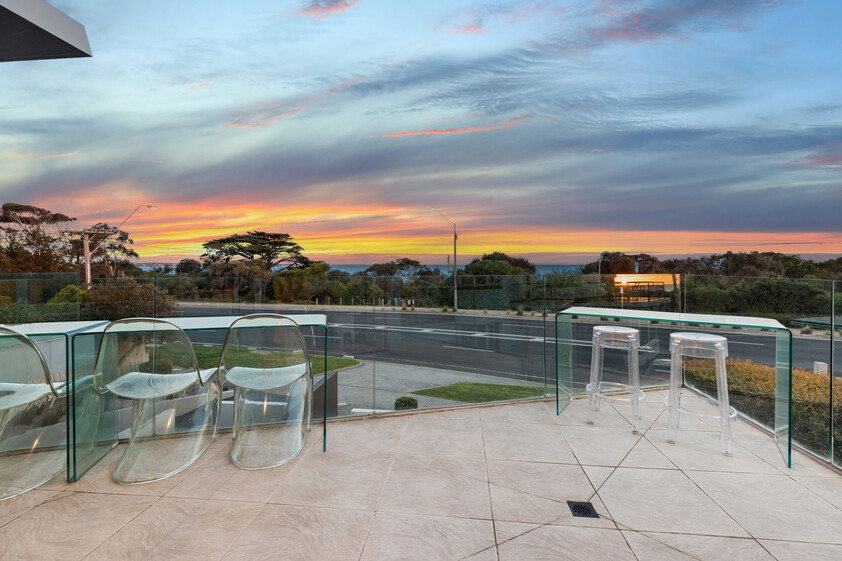 180’ Bay Views