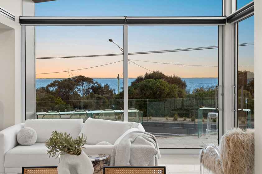 180’ Bay Views