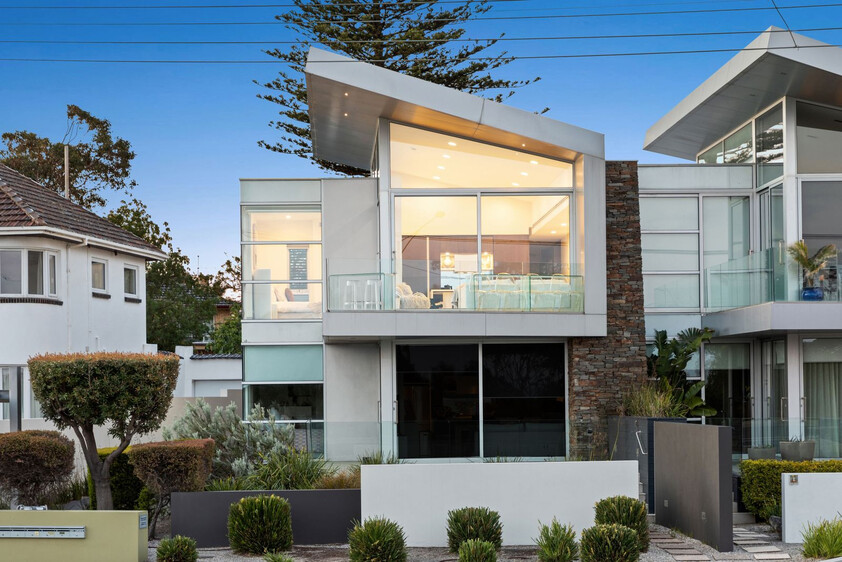 180’ Bay Views