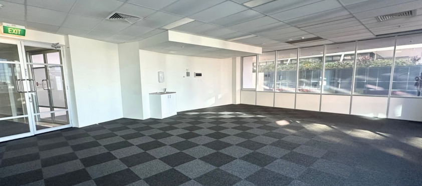 84m2 - Bright & Versatile office space