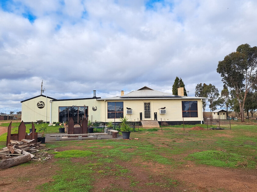 Spacious Hobby Farm on 28 Acres 10 Minutes from Donald
