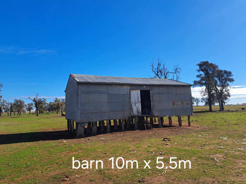 Spacious Hobby Farm on 28 Acres 10 Minutes from Donald