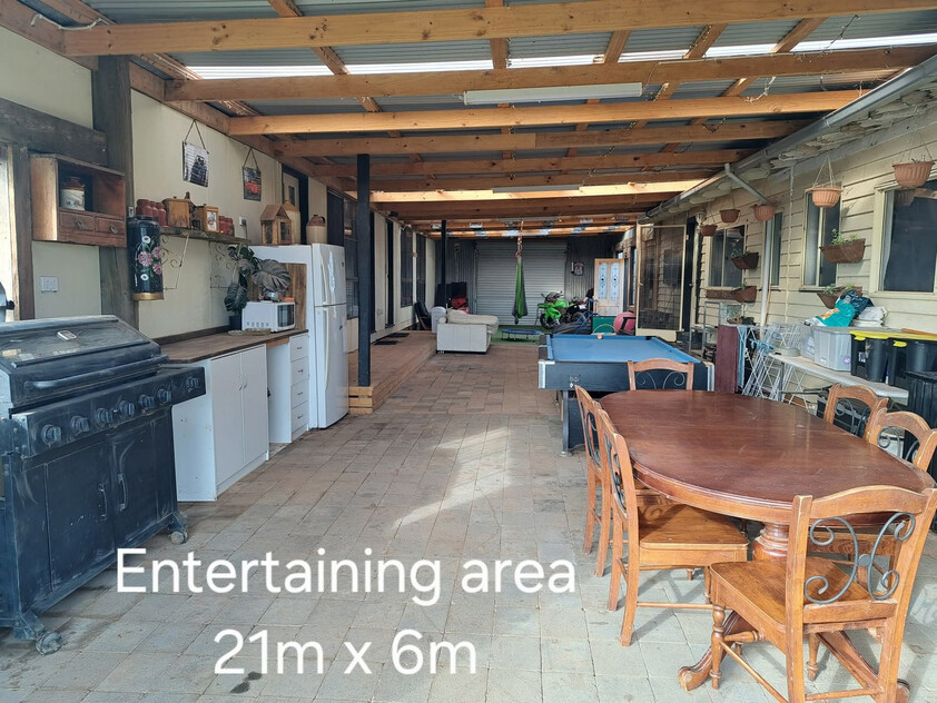 Spacious Hobby Farm on 28 Acres 10 Minutes from Donald