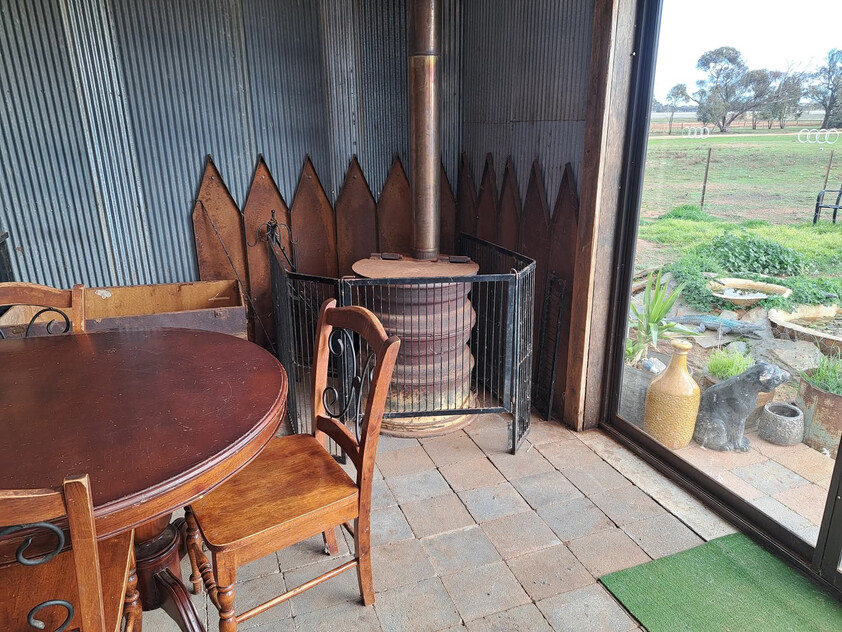 Spacious Hobby Farm on 28 Acres 10 Minutes from Donald